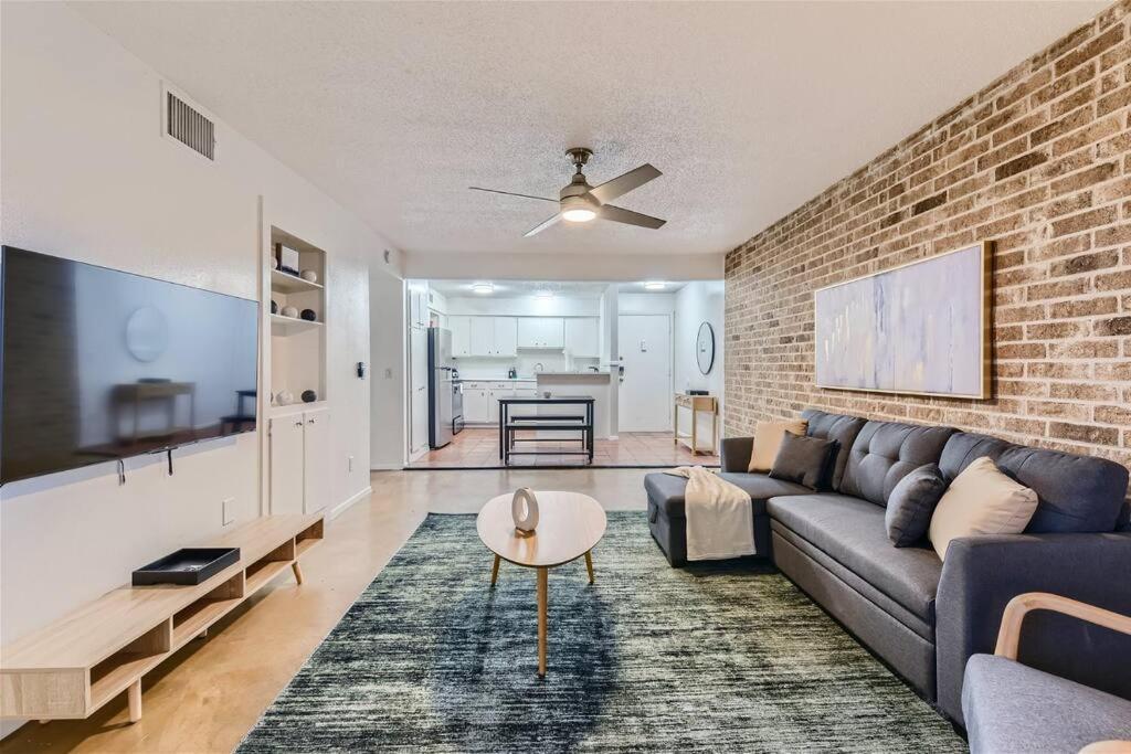 Your 2B Getaway - Sleeps 6 - Pool, Pkg - Walk Dtwn オースティン エクステリア 写真