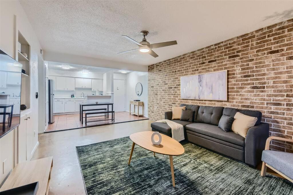 Your 2B Getaway - Sleeps 6 - Pool, Pkg - Walk Dtwn オースティン エクステリア 写真