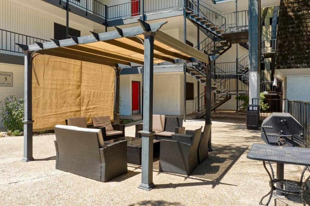 Your 2B Getaway - Sleeps 6 - Pool, Pkg - Walk Dtwn オースティン エクステリア 写真
