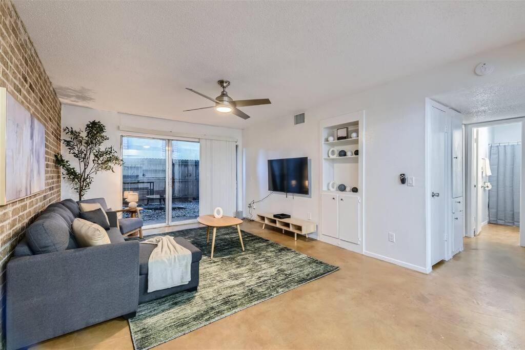 Your 2B Getaway - Sleeps 6 - Pool, Pkg - Walk Dtwn オースティン エクステリア 写真