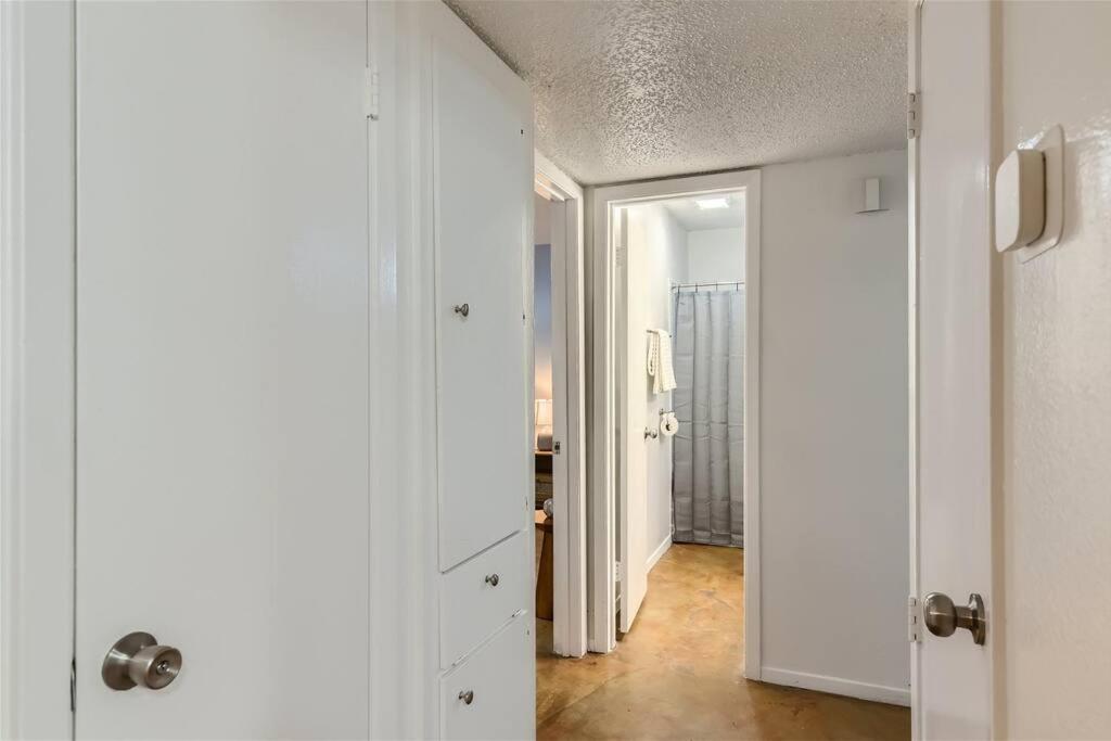 Your 2B Getaway - Sleeps 6 - Pool, Pkg - Walk Dtwn オースティン エクステリア 写真